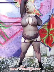 А кто вам сказал, что в мир эротики только для стройных двери открыты?