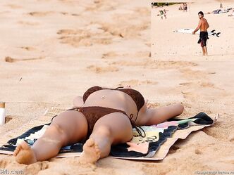 А еще я голенькой люблю загорать