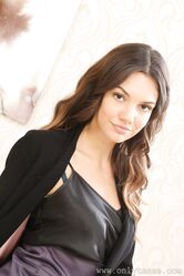 А ты наверное думал я трусики сниму и свою сладкую писечку покажу?