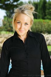 У тебя ни лице написано, что нихуя ты не сромная!