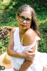 Надеюсь меня тут кто-нибудь застукает и выебет