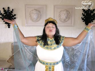 Я похожа на царицу?