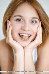 А ты специально трусики не одела?