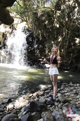 Она моя королева а не шлюха!