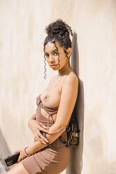 А ты всегда гуляешь без трусов?