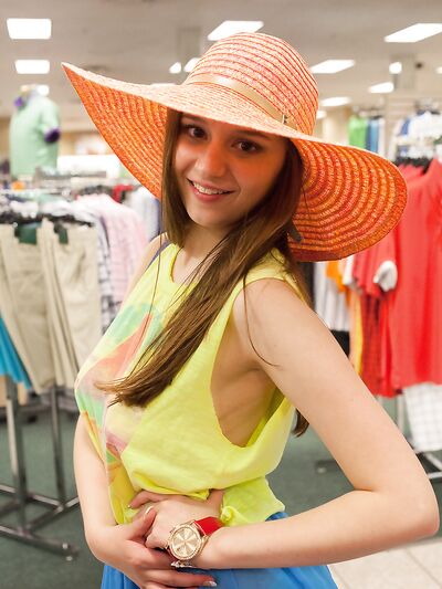 Будешь хорошо себя вести - сиськи покажу